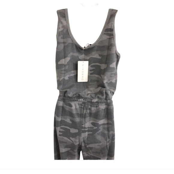 Danskin grey‎ camouflage print scoopneck sleeveless onesie jumpsuit size Medium - Picture 7 of 7